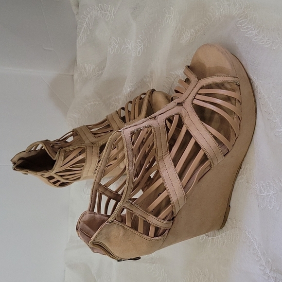 Torrid Wedge Sandals Size 12W Cream - Picture 1 of 11
